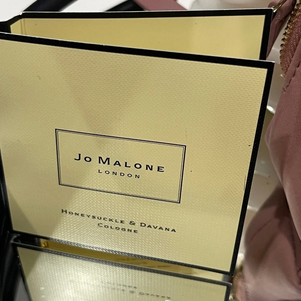 8 Items- Womens Fragrance Liquid Eau de Parfum Samples Size and Beauty Bag NEW - Picture 9 of 9